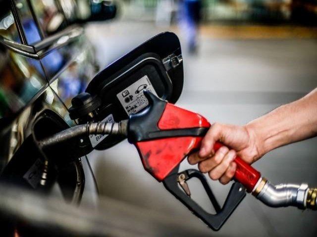 PREO MDIO DA GASOLINA SEGUE EM ALTA E ULTRAPASSA R$ 5,00