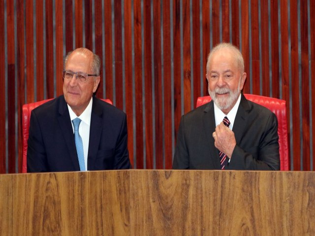 Lula e Alckmin so diplomados no TSE
