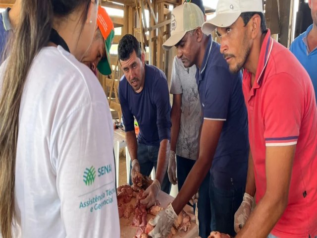 Produtores de leite atendidos pela ATeG realizam curso de Inseminao Artificial