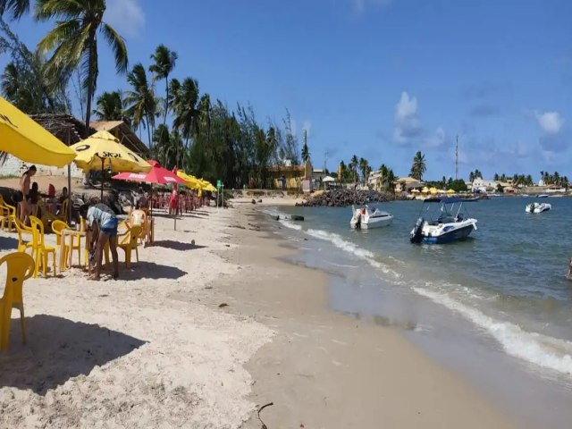 PRAIA DO SACO ATRAI POR BELEZA PARADISACA NO LITORAL SUL SERGIPANO