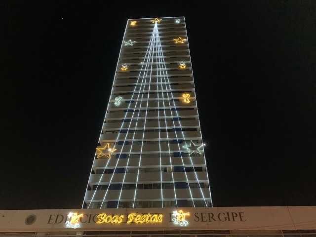 PRDIO MARIA FELICIANA SER ILUMINADO COM DECORAO NATALINA, EM ARACAJU