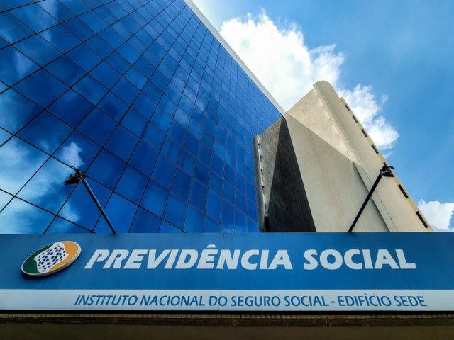 INSS COMEA A PAGAR BENEFCIOS ACIMA DO MNIMO NESTA TERA