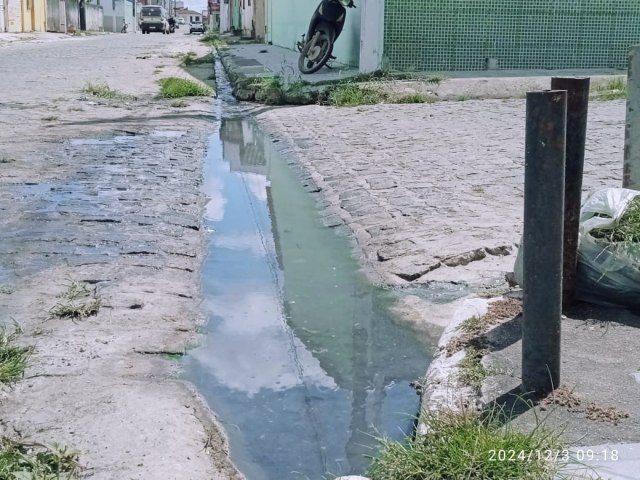 OITO ANOS DO MANDATO DE GILSON ANDRADE E ESGOTO NO BAIRRO SO JORGE CONTINUA PIOR