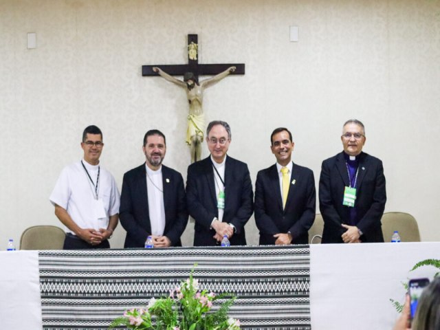 DOM GENIVALDO PARTICIPA DA ASSEMBLEIA REGIONAL DE PASTORAL QUE DISCUTE DESAFIOS DA IGREJA E DADOS DO CENSO 2022