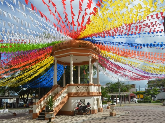CORTEJO CULTURAL E SALVA JUNINA ABREM OFICIALMENTE OS FESTEJOS JUNINOS DE EST�NCIA