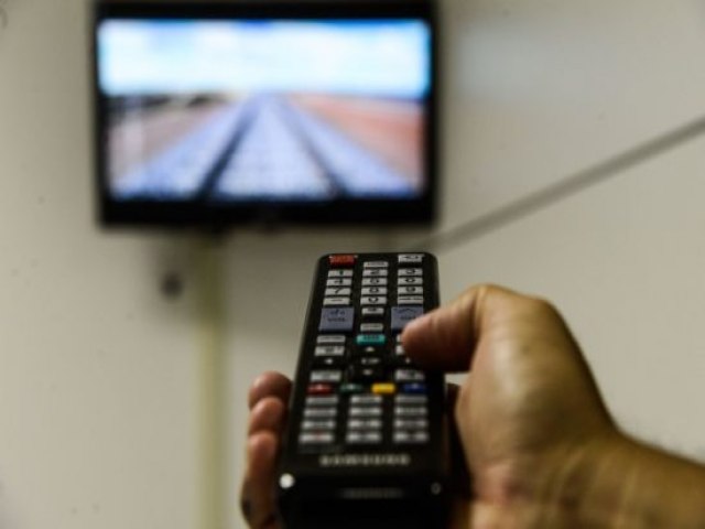 PR�-CANDIDATOS DEVEM DEIXAR PROGRAMAS DE R�DIO E TV AT� 30 DE JUNHO