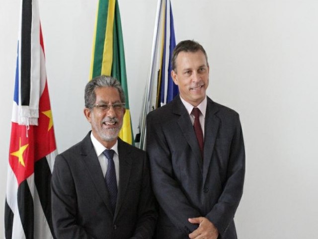 Paulo Boaventura e Marcos Visual tomam posse como prefeito e vice em Castilho