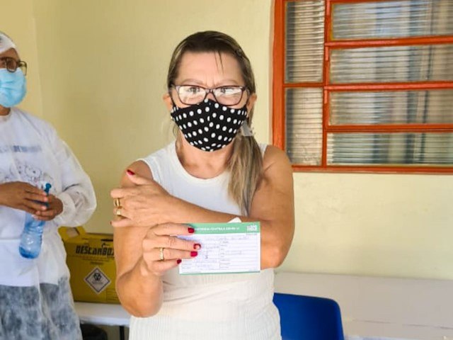 Castilhenses so vacinados contra COVID-19 em pleno feriado de Tiradentes