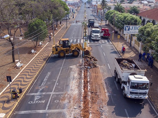 Avenida Guanabara em Andradina está em obras. Motoristas devem redobrar atenção  