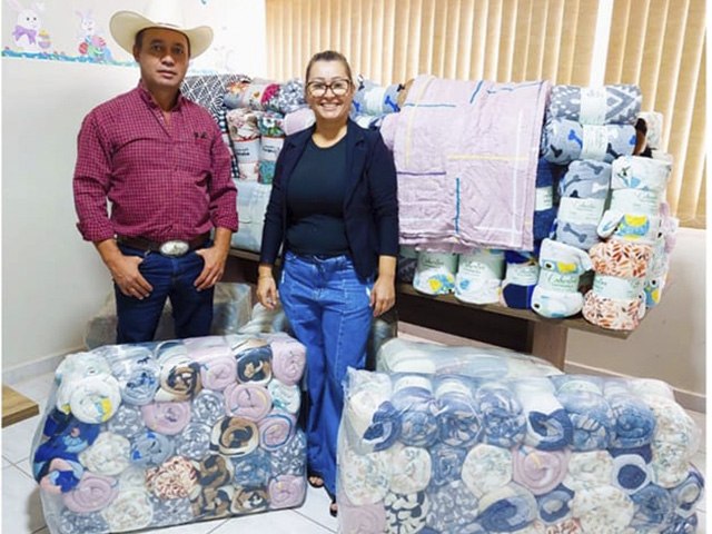 Prefeito Fernando Santana e Fundo Social distribuirão quase 400 cobertores