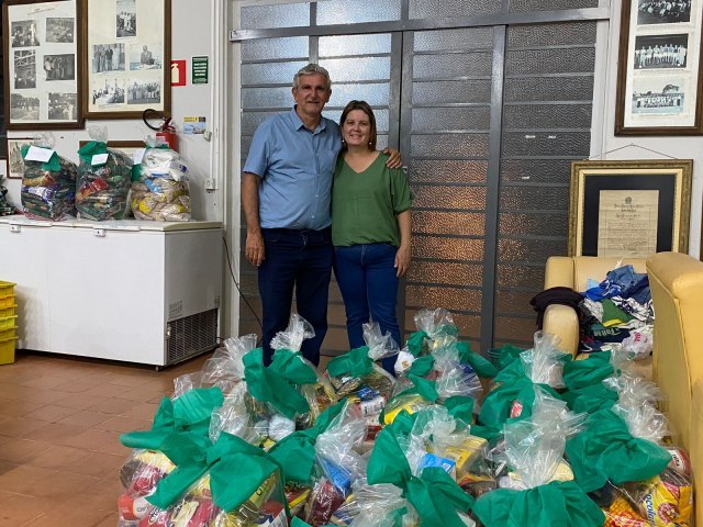 Alimentos da Festa do Abacaxi foram repartidos entre 30 Instituies