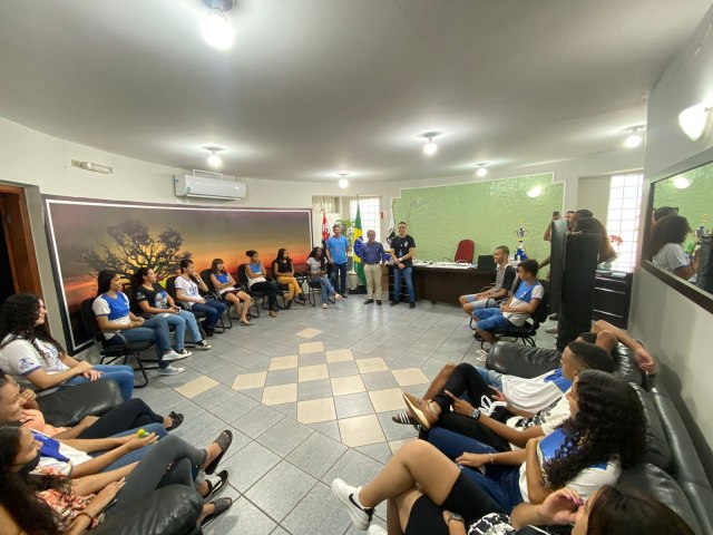 Alunos do Armel Miranda visitam gabinete do prefeito Paulo Boaventura