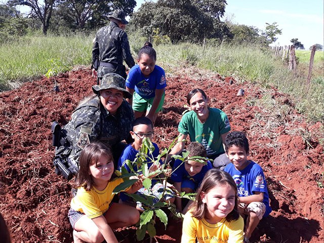 SAMAT, Renascer e PM Ambiental realizam plantio de mudas na Fazenda ‘Capim’