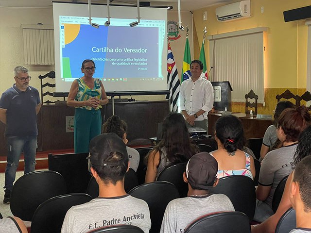 Câmara Municipal de Murutinga do Sul realiza palestra e oficina para estudantes
