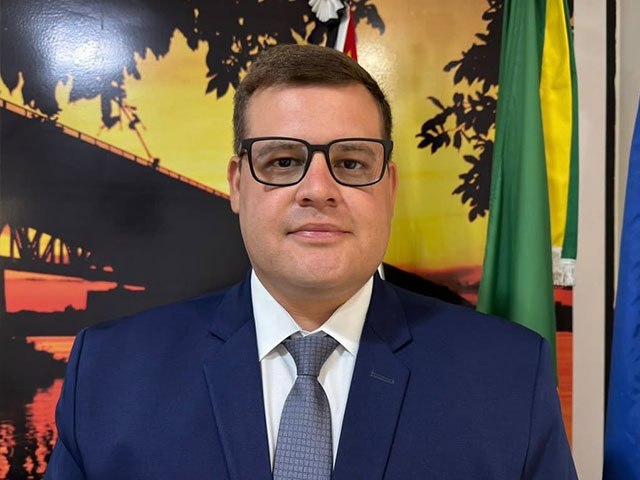 Com apoio de 2 ex-presidentes, João Paulo Araújo é reeleito na presidência da Câmara de Castilho Com apoio de 2 ex-presidentes, João Paulo Araújo é reeleito na presidência da Câmara de Castilho