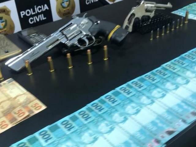 VDEO: DOIS HOMENS FORAM PRESOS EM LUZINIA COM ARMAS E 5 MIL EM DINHEIRO FALSO