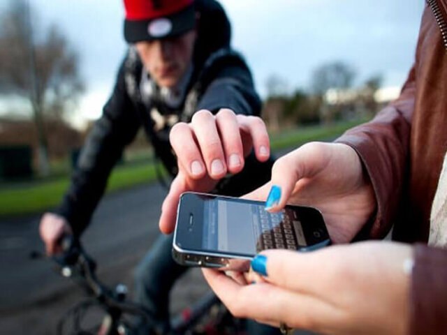 LADRO AQUTICO: POLCIA PRENDE HOMEM QUE ROUBOU CELULAR E SE ESCONDEU NO LAGO PARANO