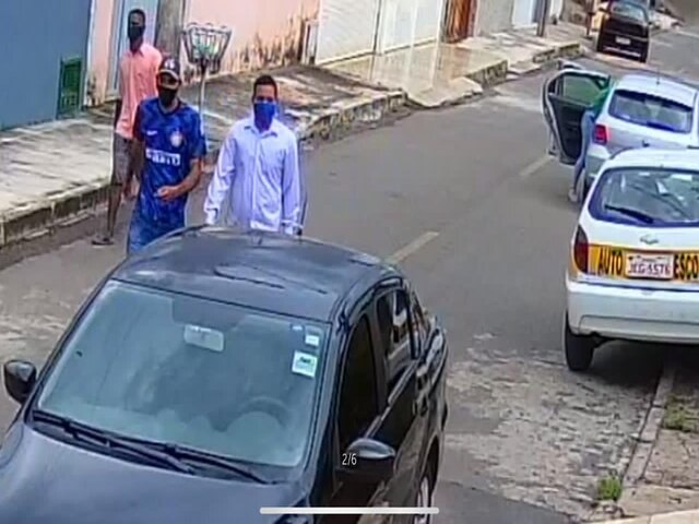 VDEO: PMDF PRENDE TRS LADRES QUE ROUBARAM CARRO EM SANTA MARIA