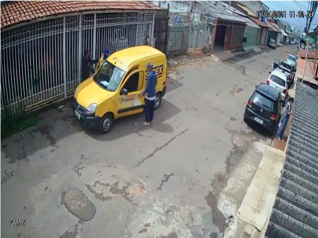 VDEO: PMDF RECUPERA CARRO DOS CORREIOS ROUBADO NA CEILNDIA