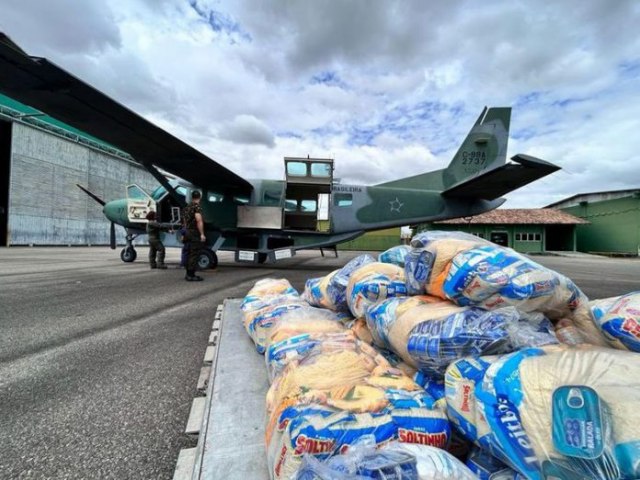 Governo distribui 4 toneladas de alimentos para comunidades yanomami