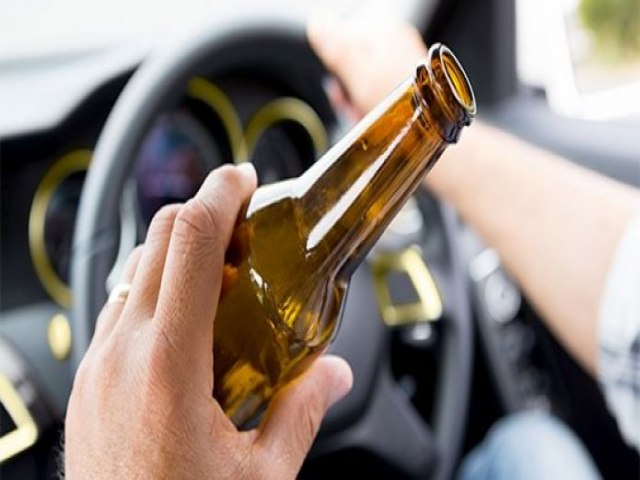PM prende dois motoristas por dirigirem alcoolizados na regio Sul