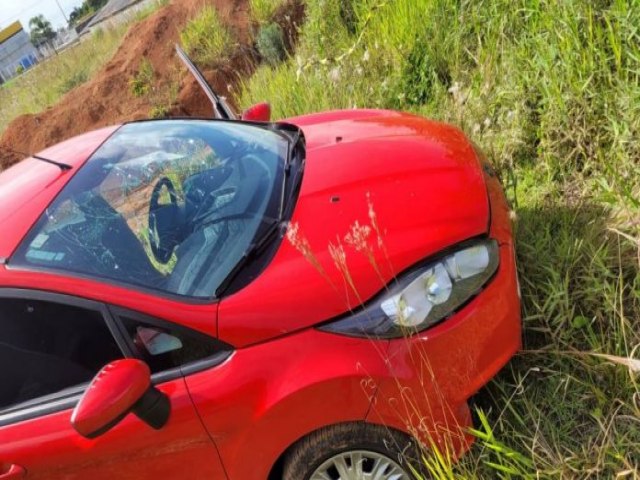 Carro roubado em Cricima  usado em assaltos na regio
