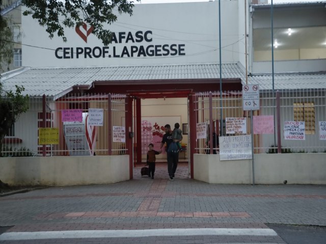Professores da Afasc aceitam proposta e encerram greve