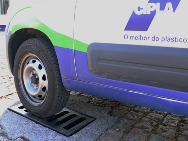 Câmara aprova estudo sobre uso de tampas plásticas em bueiros Câmara aprova estudo sobre uso de tampas plásticas em bueiros