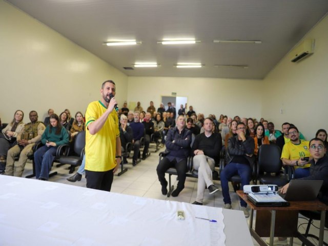 Prefeitura de Crici�ma apresenta a��es e investimentos para o Rio Maina