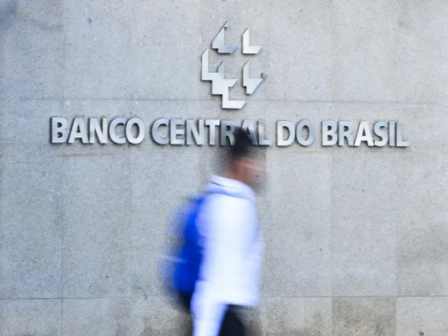 Mercado eleva proje��o de infla��o e v� Selic em 14% ao ano em 2026