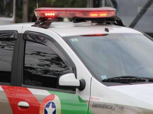 Dupla foge ap�s tentativa de furto na garagem da Prefeitura de I�ara