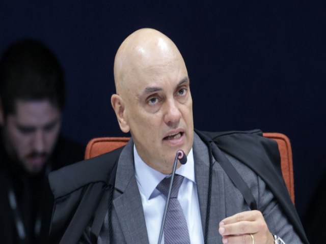 Moraes dá 10 dias para PF ouvir Flávio em caso de calúnia contra Lula Moraes dá 10 dias para PF ouvir Flávio em caso de calúnia contra Lula