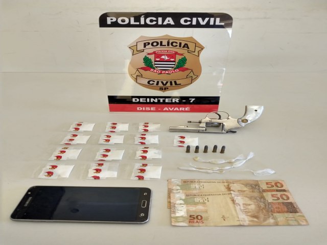 Polcia Civil prende homem por porte ilegal de arma e trfico de drogas 