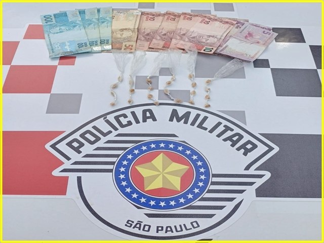 Polcia Militar Prende Homem Com  Drogas em Cerqueira Csar/So Paulo