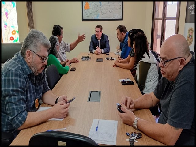 Reuni�o Realizada na Seccional de Policia de Avar�/SP, Fortalece Ainda Mais o Trabalho em Pr�l da Desefa aos Animais no Municipio de Avar�/SP, Sua Jurisdi��o Policial.