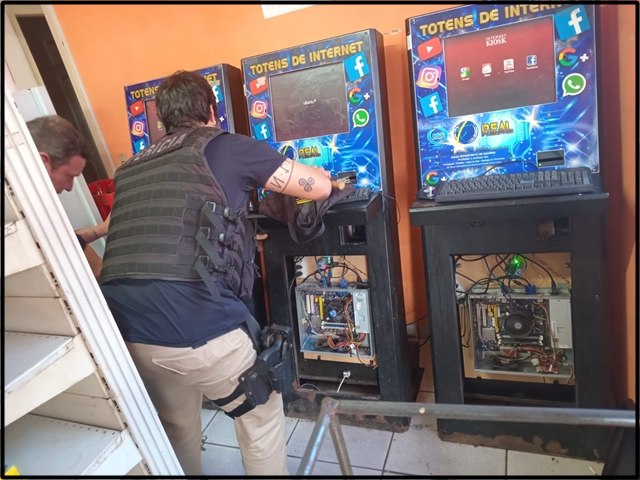 Policia Civil de Avar�/SP, Cumpre Mandado de Busca Contra Jogo de Azar