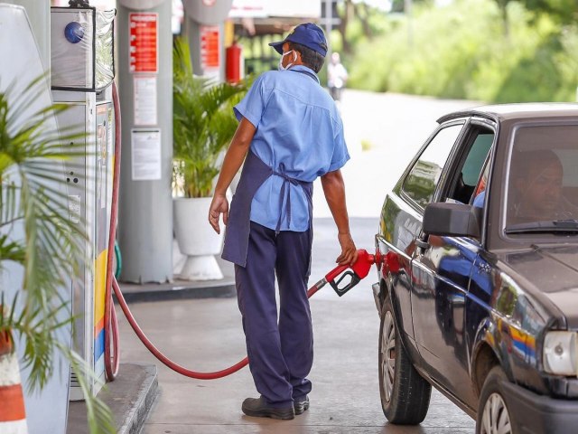 Reduo do preo da gasolina em 4,66% para distribuidoras 