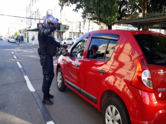 GUARDA MUNICIPAL ORIENTA MOTORISTAS SOBRE MUDANAS NO TRNSITO EM OFICINAS