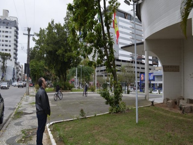 PRAAS DO CENTRO E CALADO RECEBERO NOVAS LUMINRIAS DE LED