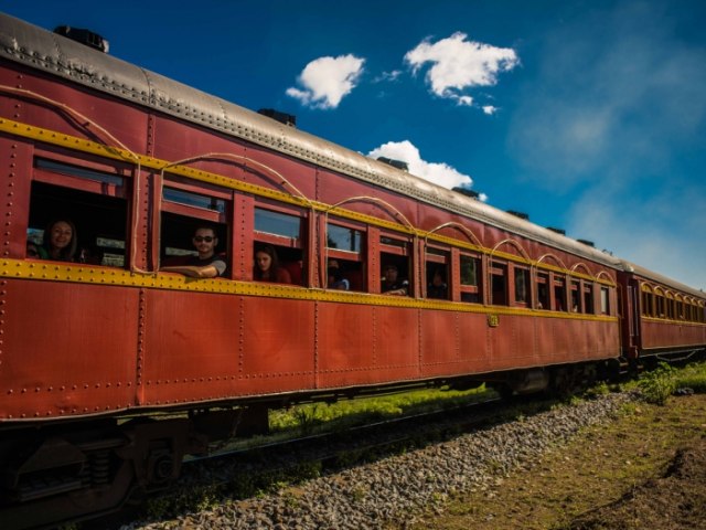 Passeio de trem ser proporcionado a moradores de Tubaro com tarifa especial