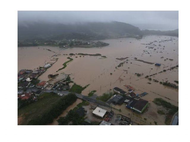 Chuvas alagam cidades da Grande Florianpolis