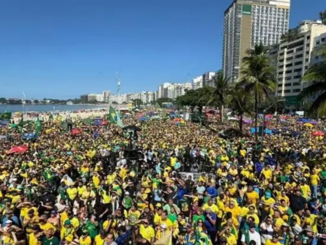 Apoiadores de Bolsonaro reunem-se em manifestao no Rio de Janeiro