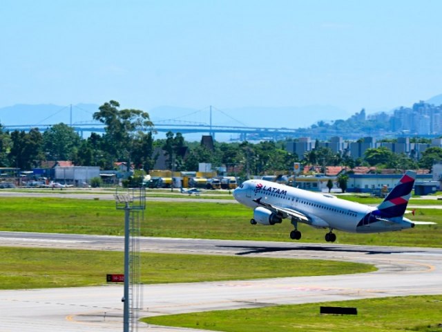 Azul e Latam ampliam voos para SC a fim de atender o Rio Grande do Sul