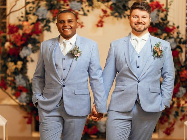 Casamento homoafetivo  realizado em cerimnia emocionante no fim de semana