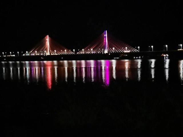 Ponte Anita Garibaldi ganha iluminao especial em homenagem ao Dia do Orgulho LGBTQIAPN+