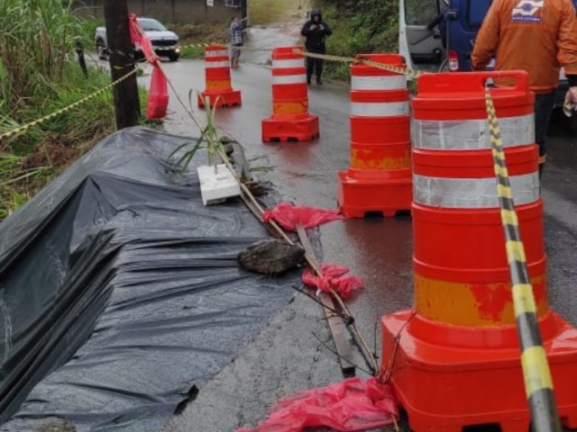 Chuvas causam interdio de estrada em Tubaro