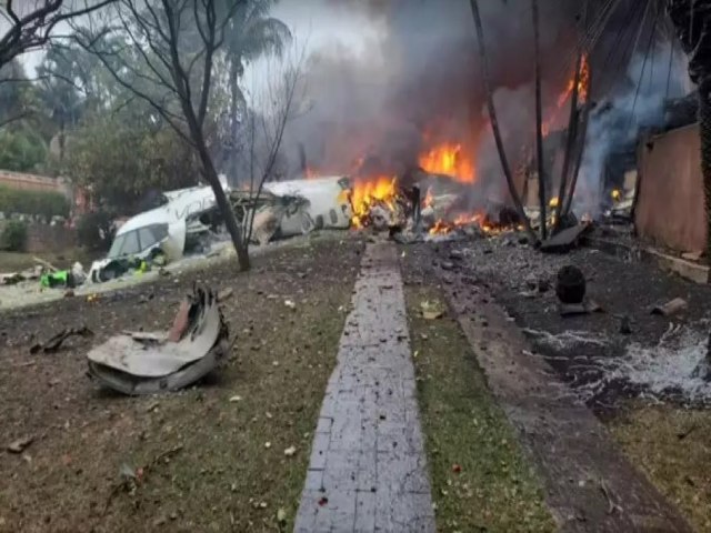 Avio cai em rea residencial no interior de So Paulo com 62 pessoas a bordo