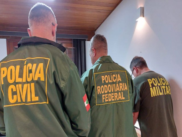 Operao que apura crimes contra a administrao pblica atua em cidades da regio