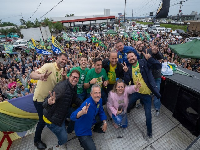 Bolsonaro mobiliza grande pblico em Tubaro