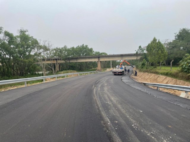 Rodovia Aggeu Medeiros comea a receber as primeiras camadas de asfalto